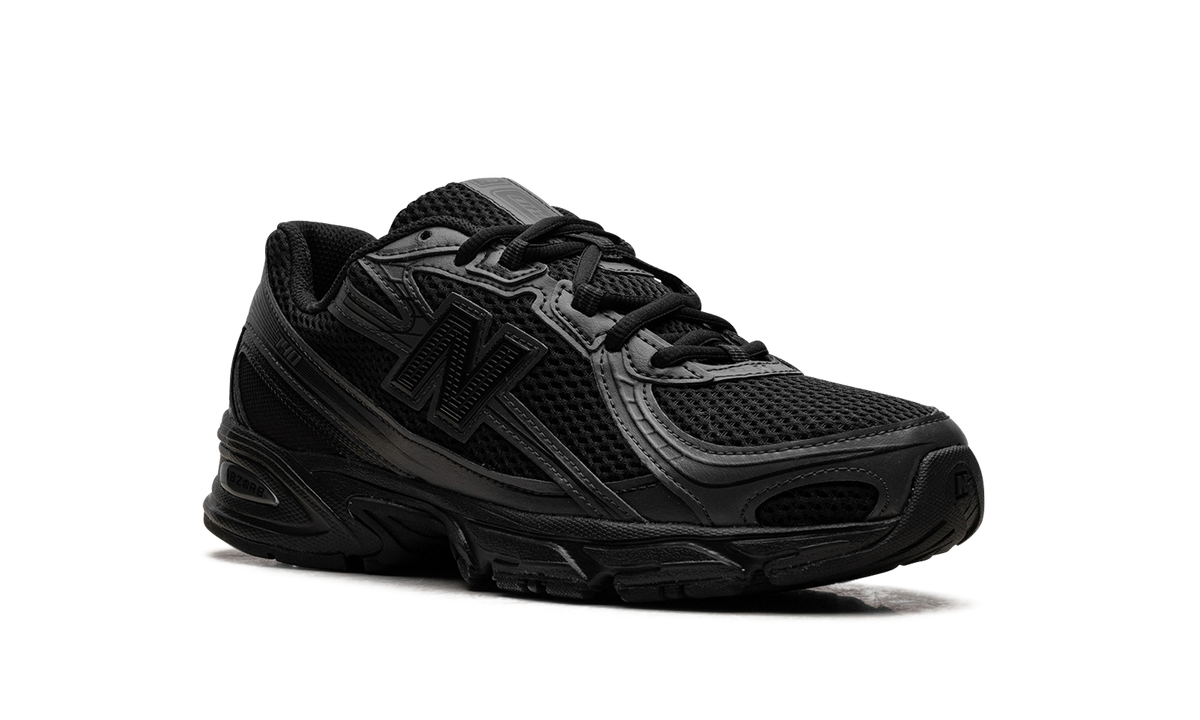 740 "Triple Black" U740BO2